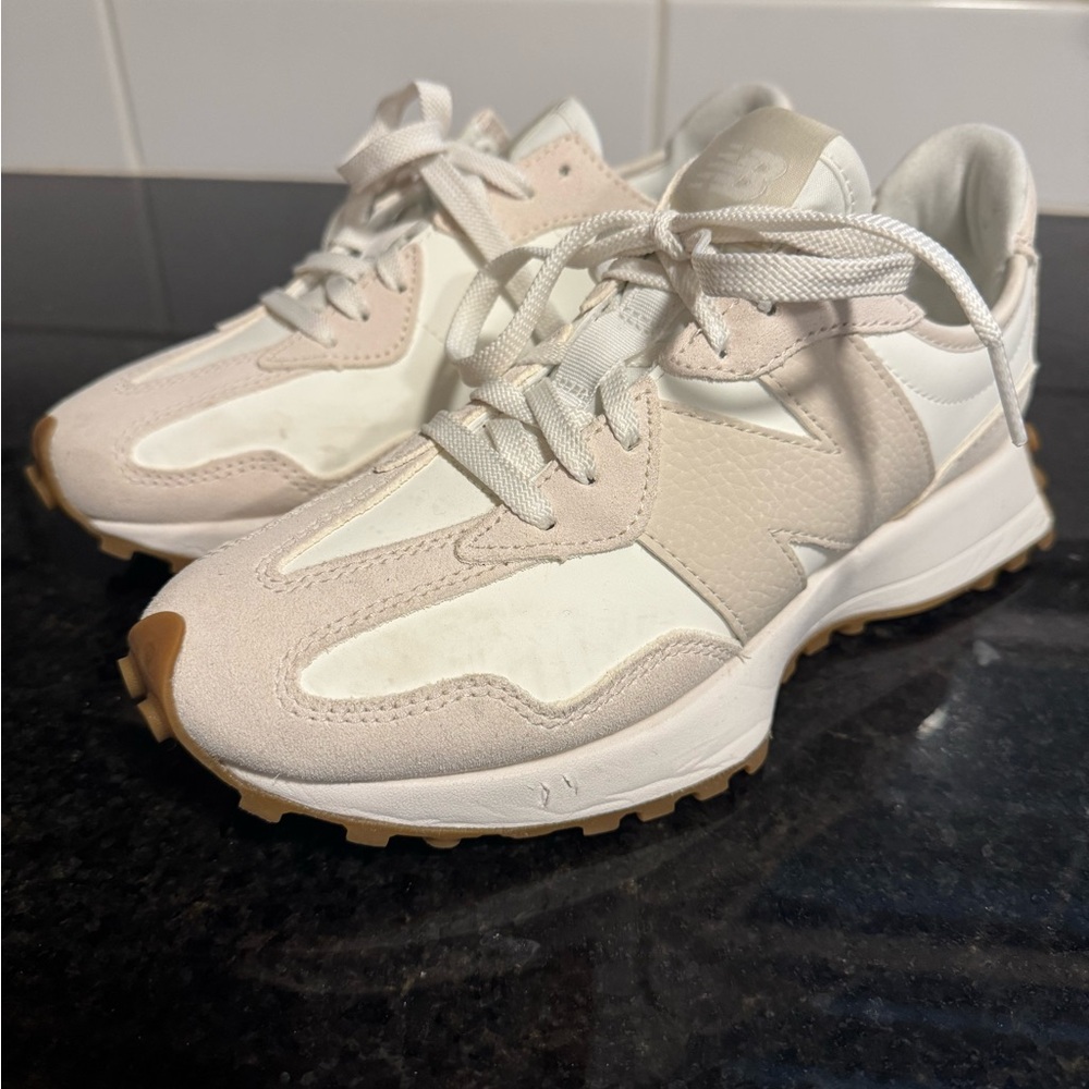 Women’s New Balance 327